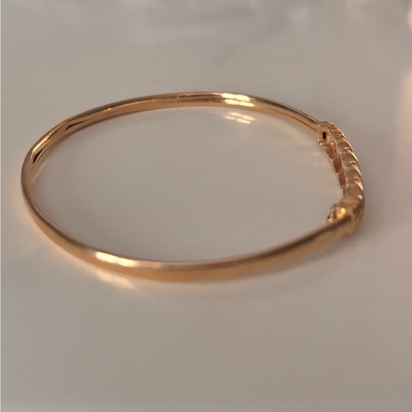 Vintage 10k yellow diamond gold bangle w/ clasp. Beautiful. Worn a/ care - Picture 3 of 7